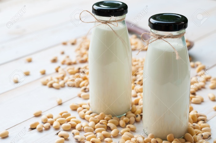 Tiross TS981 làm sữa đậu nành ngoài ra có thể dùng để xay nhiều loại đậu xanh, đậu đen, đậu đỏ, bắp, ngũ cốc